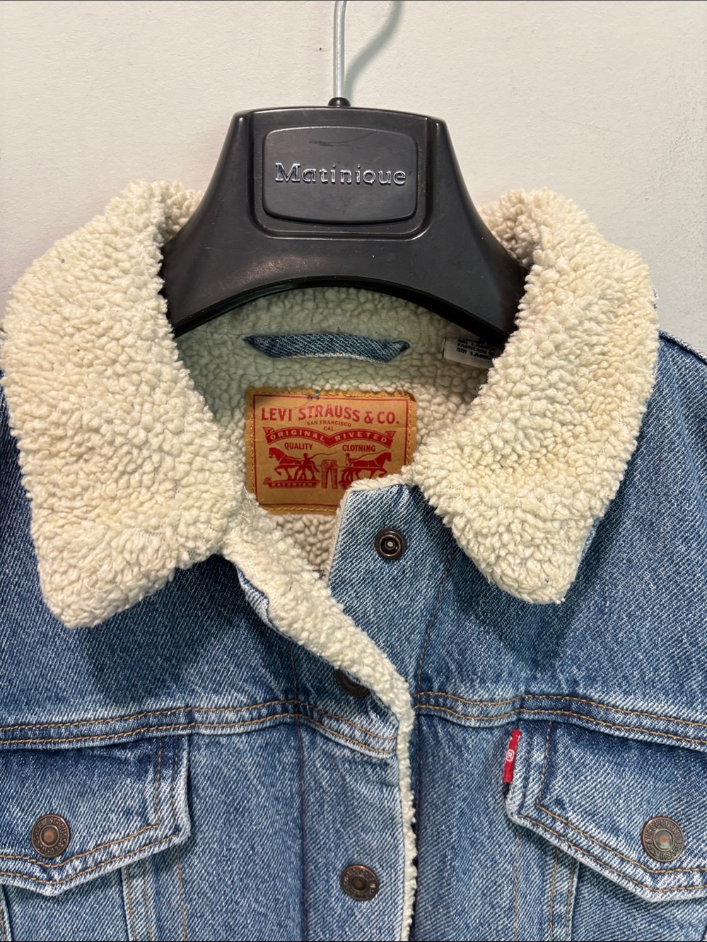 Levi’s Women’s Blue Denim Sherpa Jacket Cream Collar Trucker Size xl - Picture 3 of 15